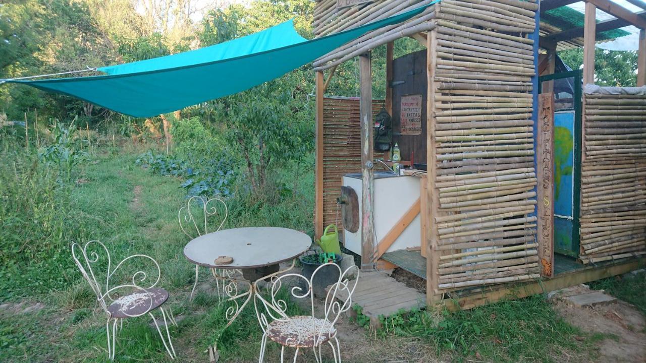Tente En Permaculture Pirate Creysse  外观 照片